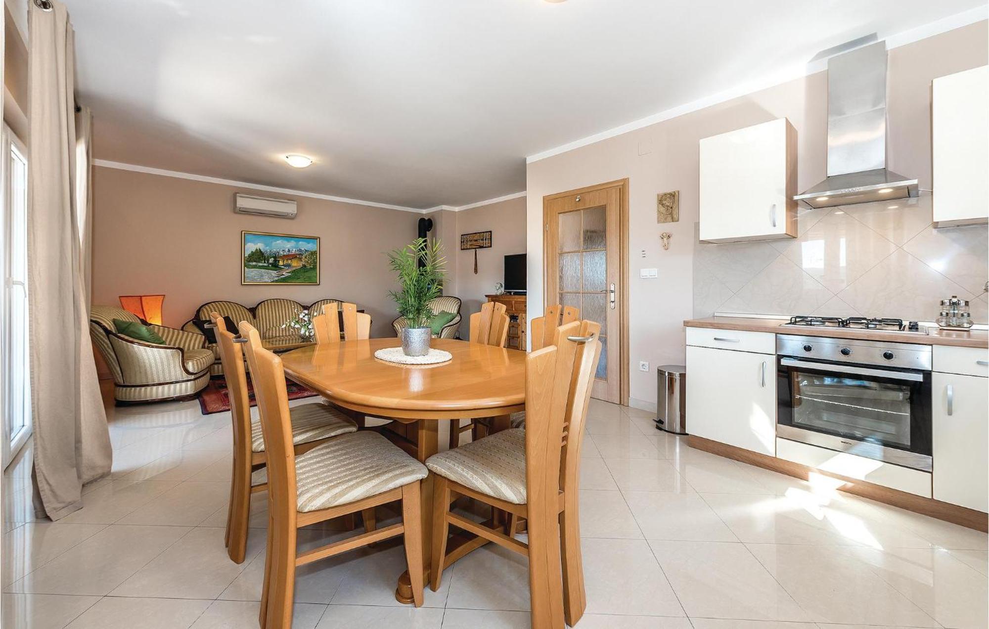 Gorgeous Home In Kijevo With Kitchen Luaran gambar