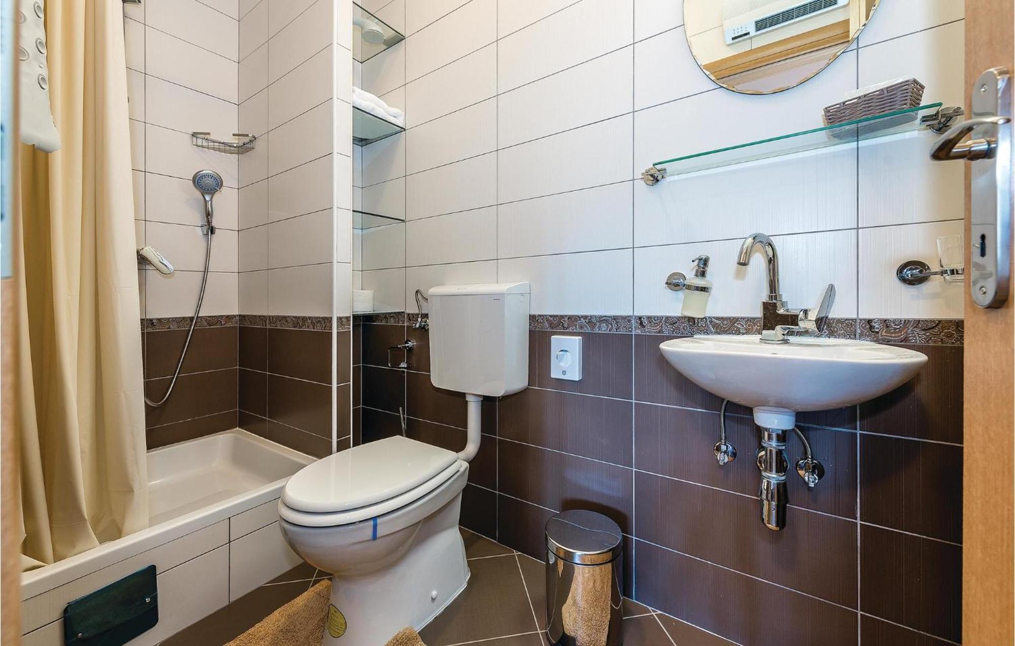 Gorgeous Home In Kijevo With Kitchen Luaran gambar