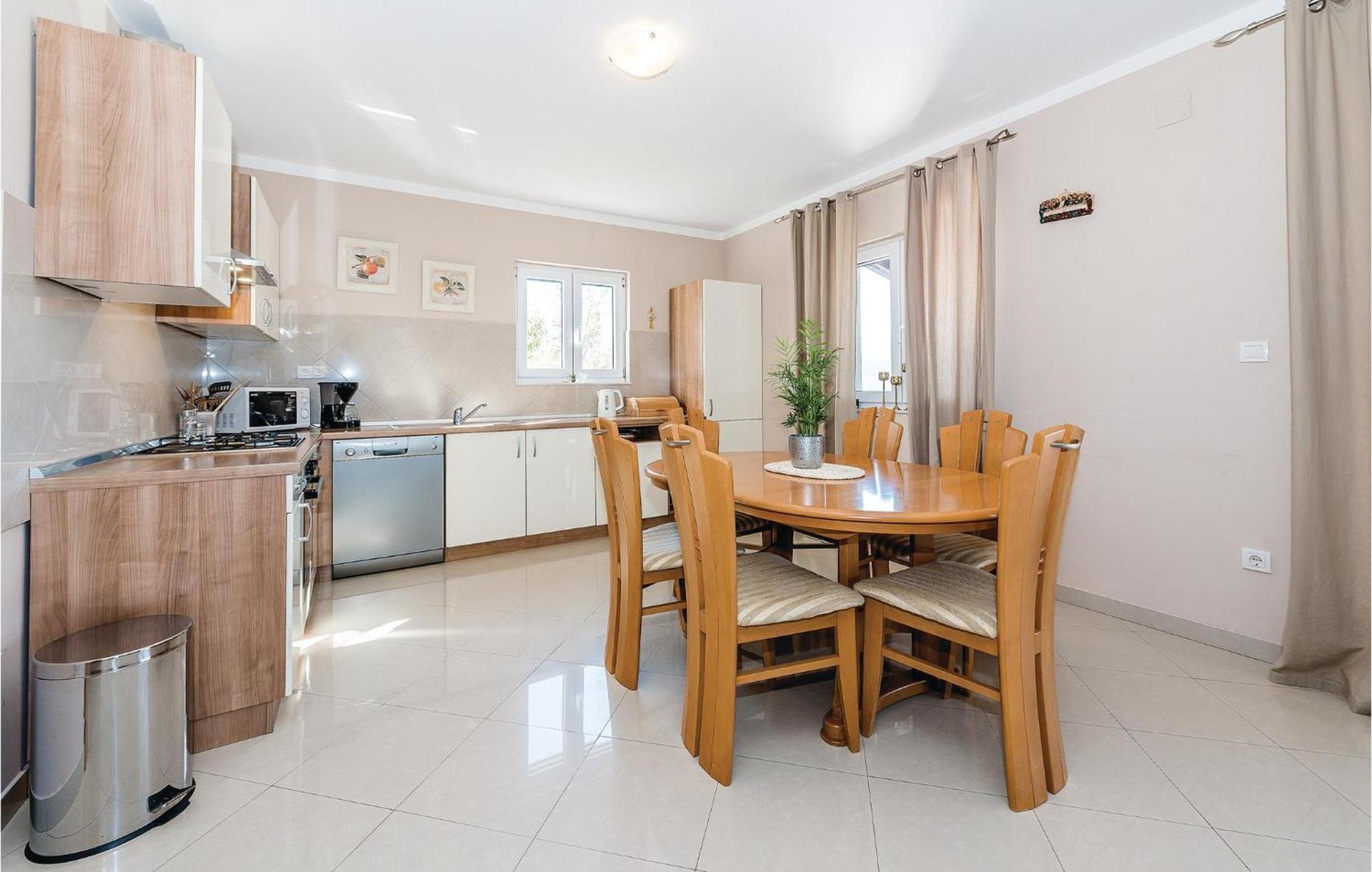 Gorgeous Home In Kijevo With Kitchen Luaran gambar