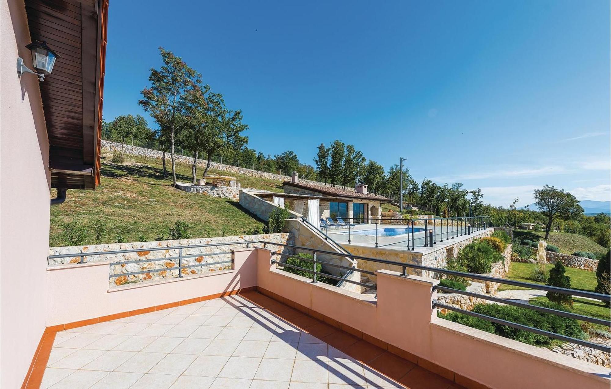 Gorgeous Home In Kijevo With Kitchen Luaran gambar